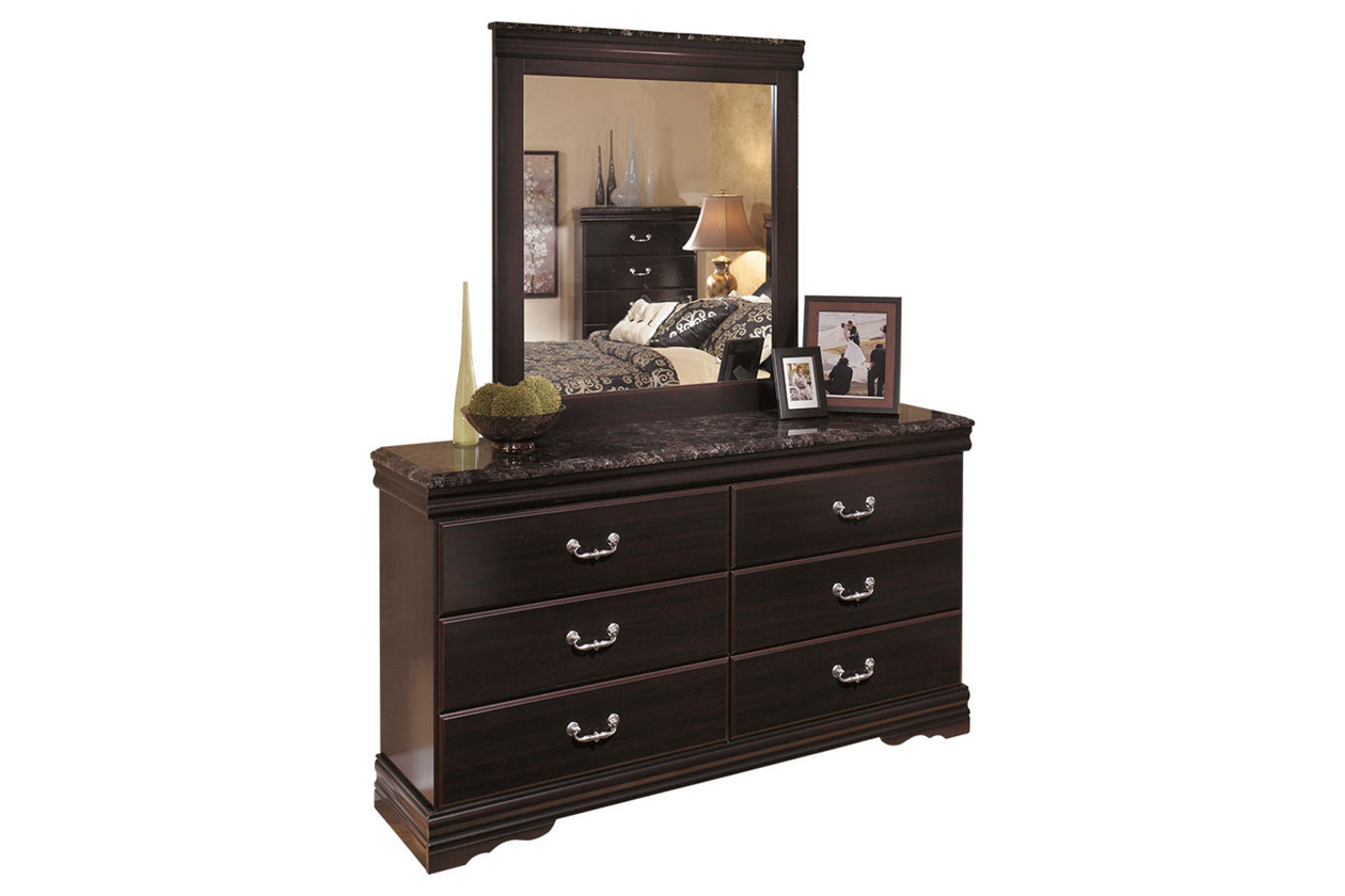 Esmarelda Dresser (B179)